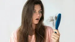 Bepaalde voedingsmiddelen en dranken kunnen haaruitval bevorderen, blijkt uit onderzoek