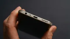 Hoe maak je de oplaadpoort van je smartphone thuis schoon: snel en eenvoudig